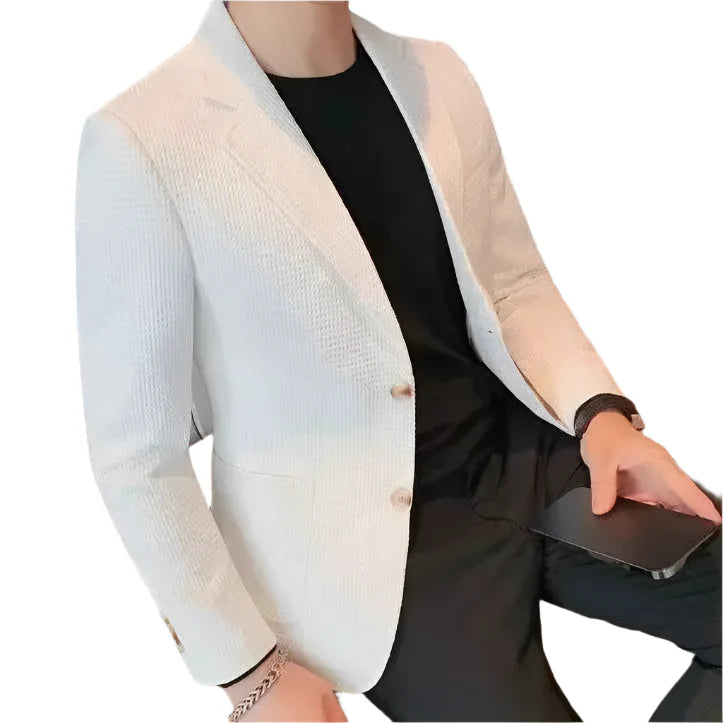 Blazer Masculino Vormount VT109 combina sofisticação atemporal e estilo moderno, ideal para eventos formais e momentos casuais com elegância.