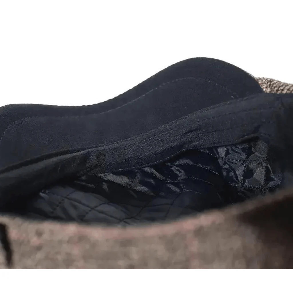 Boina Masculina Italiana Vormount VT096 em cores clássicas, destacando estilo e conforto para homens elegantes em qualquer ocasião.