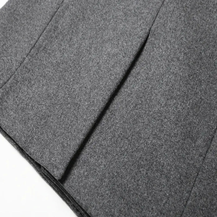 Sobretudo masculino Vormount VT126 em lã, ideal para climas frios, combina elegância e funcionalidade com fecho em botões e suéter interno impermeável.