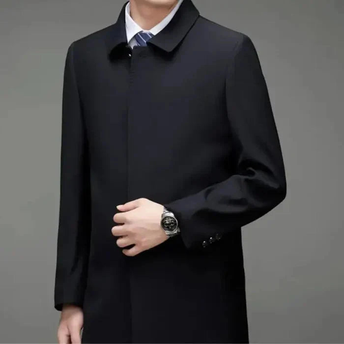 Sobretudo Masculino Executivo Vormount VT127 em lã, elegante e funcional, ideal para profissionais em reuniões e eventos formais, com design sofisticado.
