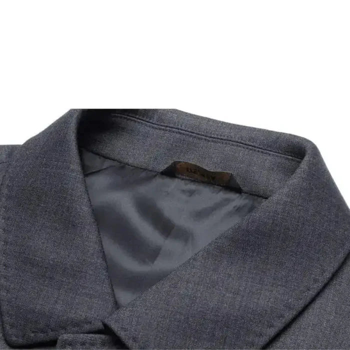 Sobretudo Masculino Executivo Vormount VT127 em lã, elegante e funcional, ideal para profissionais em reuniões e eventos formais, com design sofisticado.