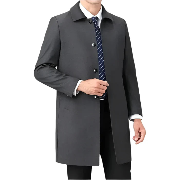 Homem vestindo sobretudo masculino social Vormount VT124, destacando elegância e conforto com lã de alta qualidade e design sofisticado.