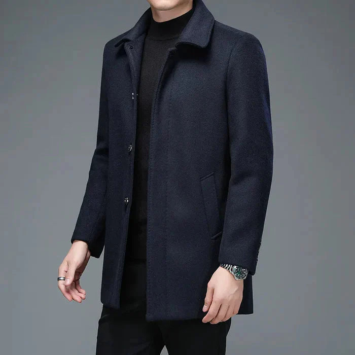 Sobretudo Social Curto Masculino Vormount VT123 em lã, com design elegante para ocasiões formais e casuais, garantindo estilo e conforto.
