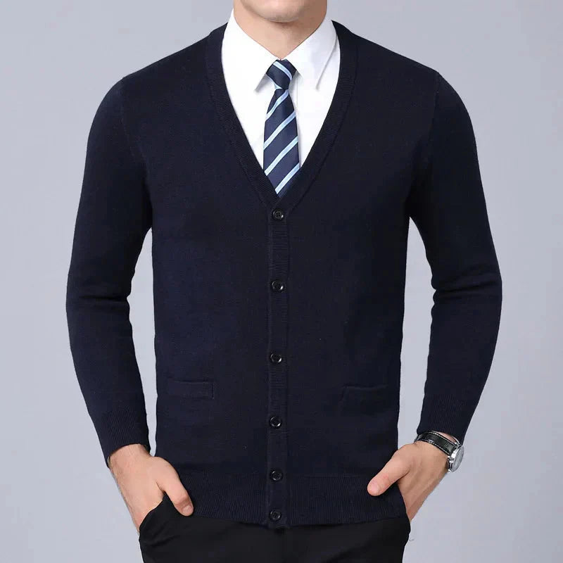 Suéter masculino slim fit em lã Vormount VT137, elegante e confortável, ideal para looks casuais ou formais e perfeito para o inverno.