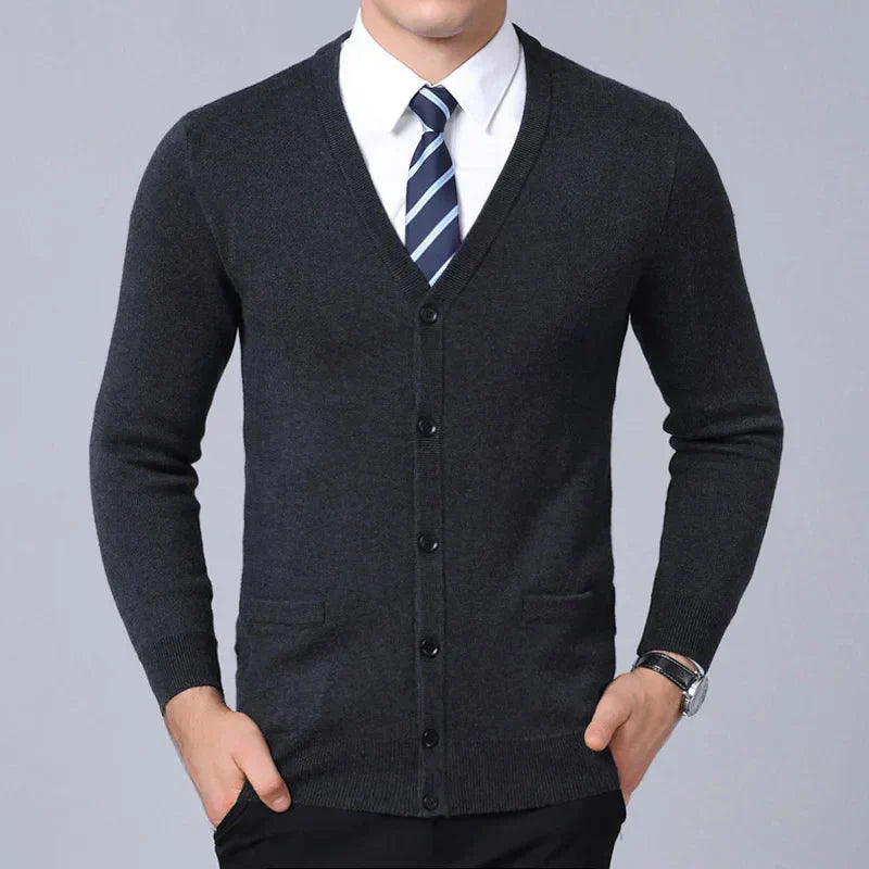 Suéter masculino slim fit em lã Vormount VT137, elegante e confortável, ideal para looks casuais ou formais e perfeito para o inverno.