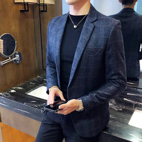 Blazer Masculino Vormount VT110 com design clássico e moderno, corte ajustado para realçar a silhueta, perfeito para elegância e conforto diário.