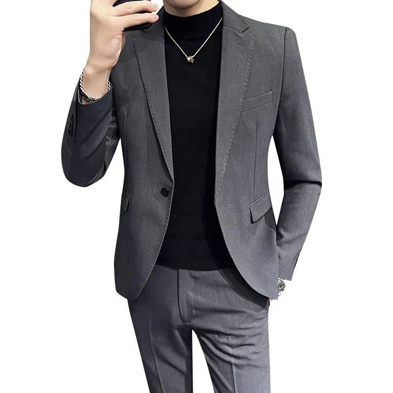 Blazer Masculino Vormount VT108 em algodão, slim fit, elegante para eventos formais ou casuais, realça a silhueta com conforto e estilo contemporâneo.