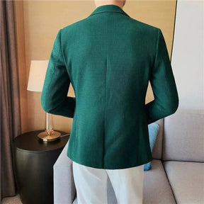 Blazer Masculino Vormount VT109 combina sofisticação atemporal e estilo moderno, ideal para eventos formais e momentos casuais com elegância.