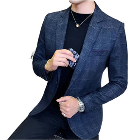 Blazer Masculino Vormount VT110 com design clássico e moderno, corte ajustado para realçar a silhueta, perfeito para elegância e conforto diário.