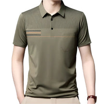 Camisa Polo Masculina Vormount VT148 com listras sutis, feita de algodão e poliéster, unindo conforto e estilo para uso diário.