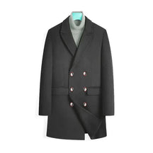 Sobretudo masculino Vormount VT126 em lã, ideal para climas frios, combina elegância e funcionalidade com fecho em botões e suéter interno impermeável.