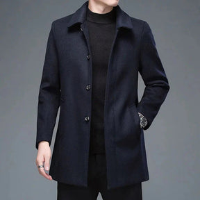 Sobretudo Social Curto Masculino Vormount VT123 em lã, com design elegante para ocasiões formais e casuais, garantindo estilo e conforto.
