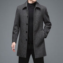 Sobretudo Social Curto Masculino Vormount VT123 em lã, com design elegante para ocasiões formais e casuais, garantindo estilo e conforto.
