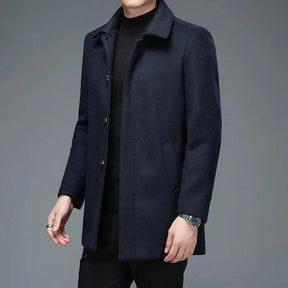 Sobretudo Social Curto Masculino Vormount VT123 em lã, com design elegante para ocasiões formais e casuais, garantindo estilo e conforto.