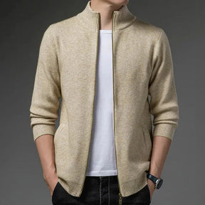 Suéter masculino com zíper Vormount VT136, modelagem slim fit, gola alta e material leve, combinando estilo e conforto em todas as estações.