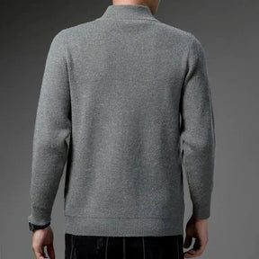 Suéter masculino com zíper Vormount VT136, modelagem slim fit, gola alta e material leve, combinando estilo e conforto em todas as estações.