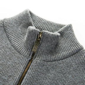 Suéter masculino com zíper Vormount VT136, modelagem slim fit, gola alta e material leve, combinando estilo e conforto em todas as estações.