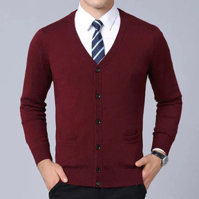 Suéter masculino slim fit em lã Vormount VT137, elegante e confortável, ideal para looks casuais ou formais e perfeito para o inverno.